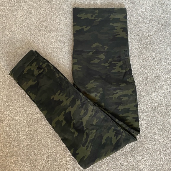 Spanx Look at Me Now Seamless Legging • EUC Camo • Sz XL - Picture 3 of 5